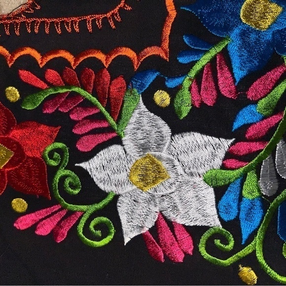 AUTHENTIC Mexican Blouse - Picture 3 of 4